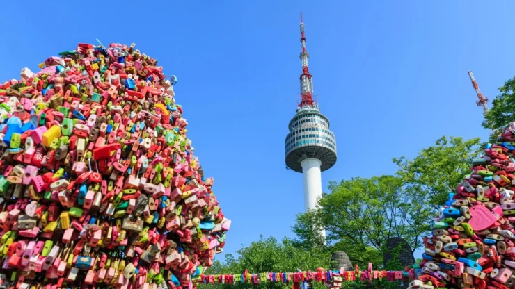 Waktu terbaik berkunjung ke namsan seoul tower dan memasang gembok cinta
